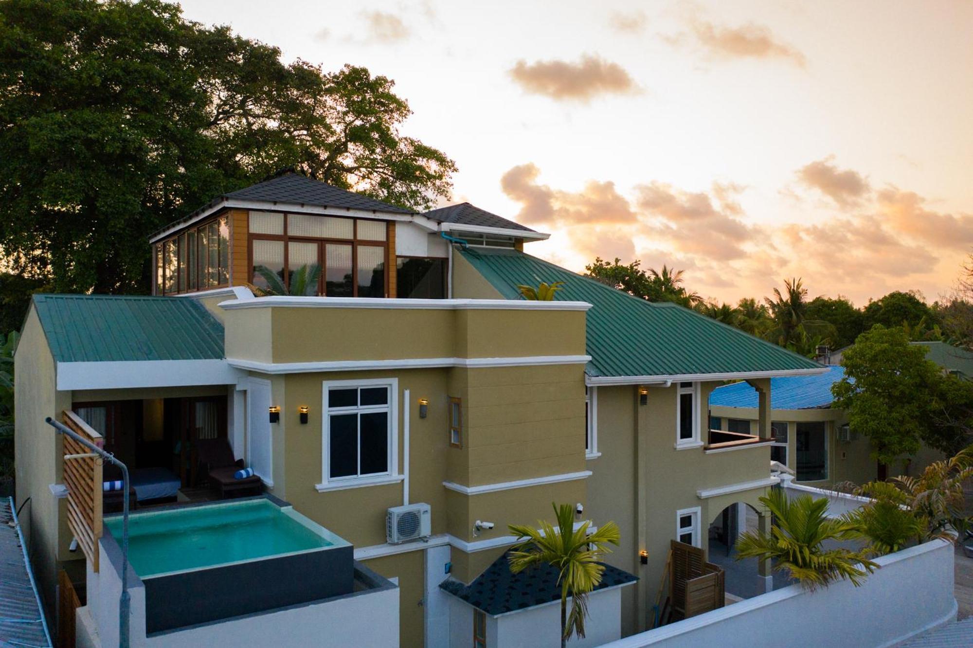 Fuvahmulah Central Hotel Exterior photo